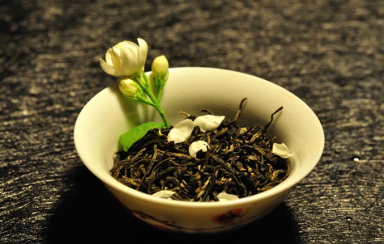 茉莉花的摘叶技术